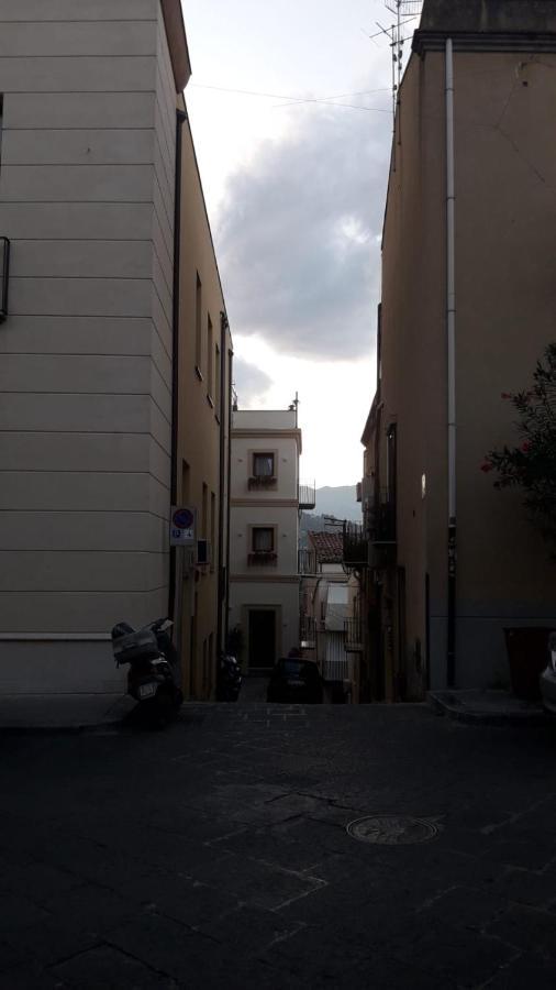 Donjon Suite Centro Storico Castelbuono  Exterior foto